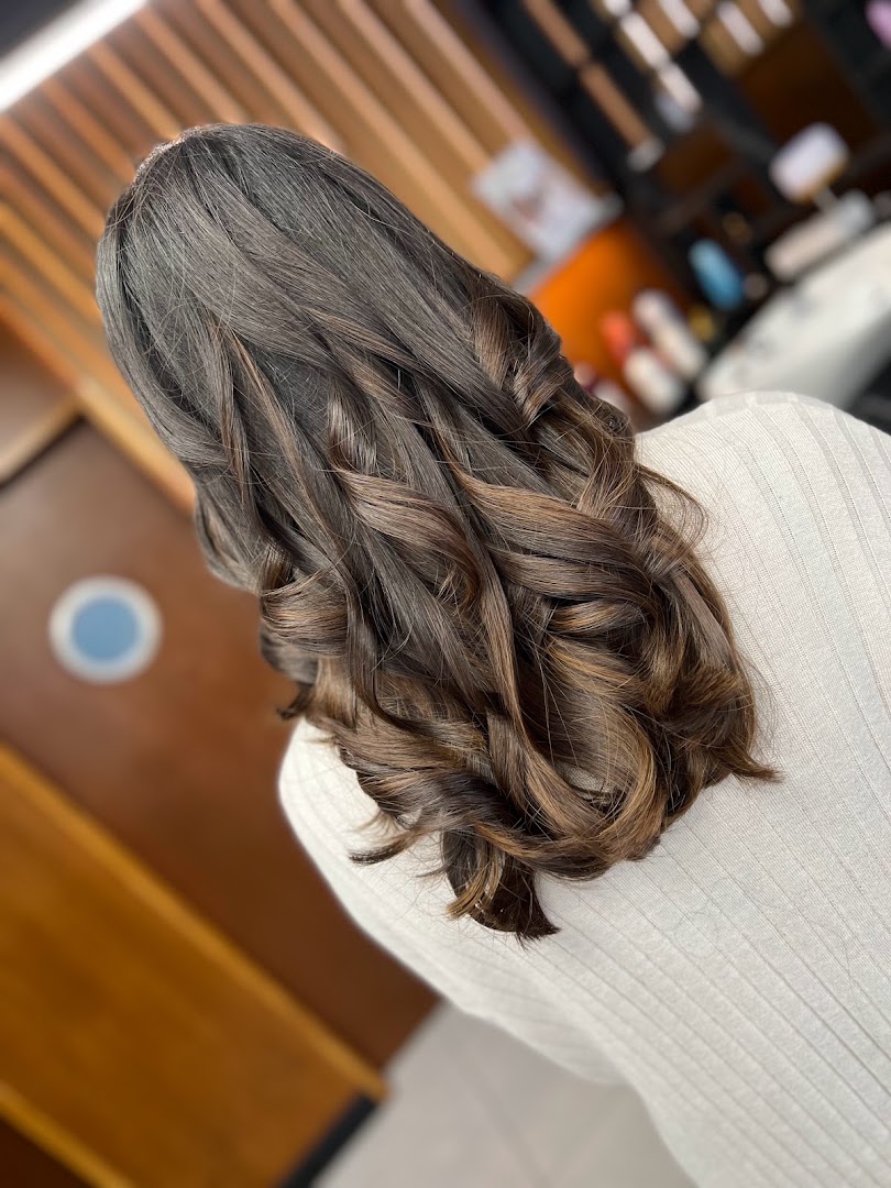 KAPIL STUDIO HAIR SPA & BEAUTY · Photos 6